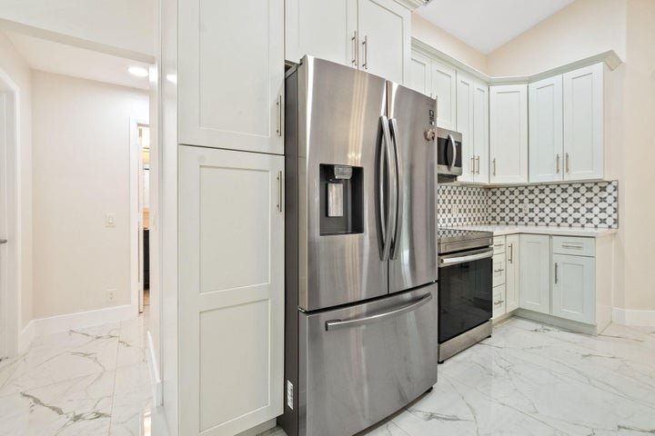 Weston House: 4498 Dogwood Circle