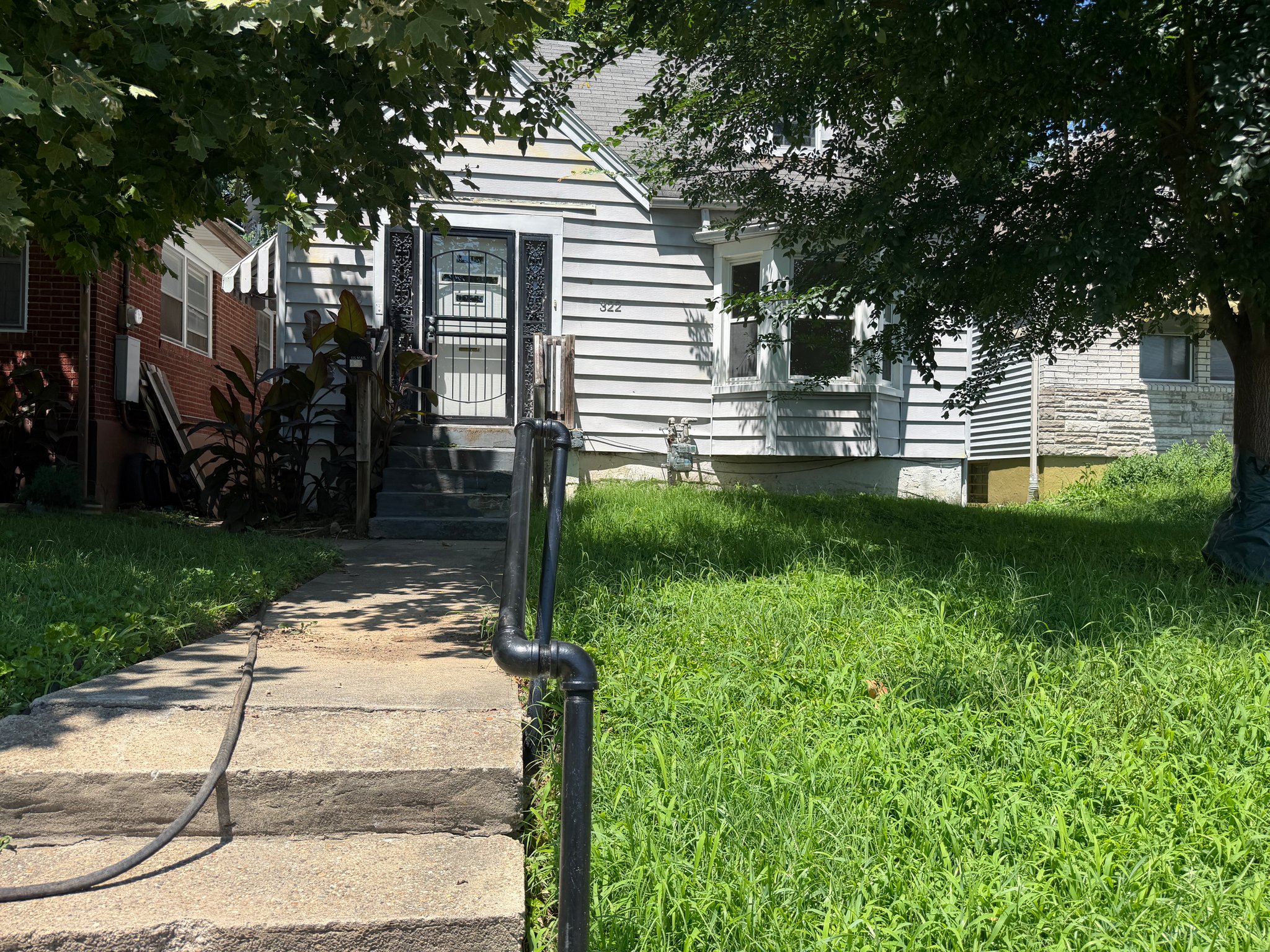Louisville House: 322 Cecil Ave