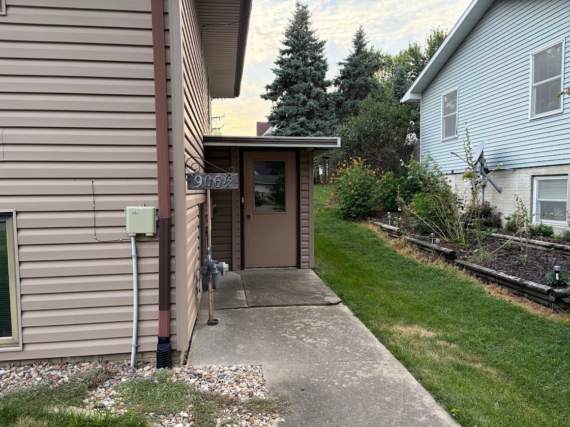 Pella House: 906 1/2 Lincoln St