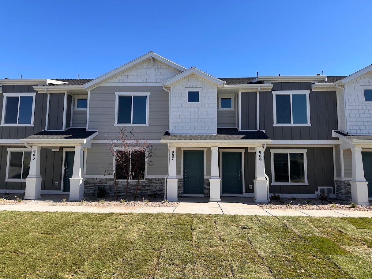 Saratoga Springs Townhome: 907 E Sea Horse Ct