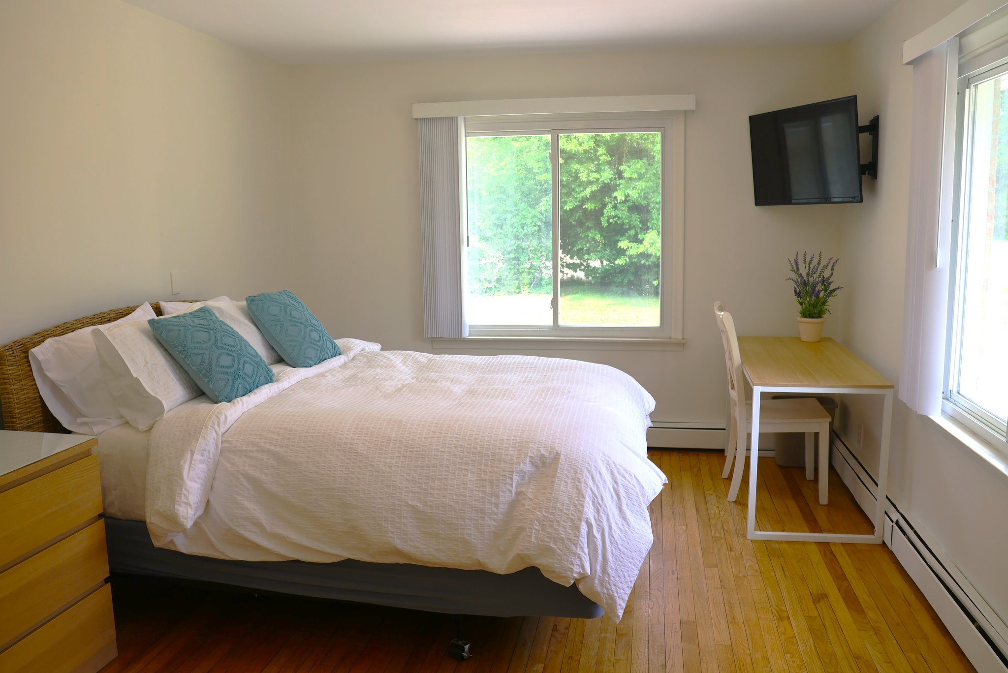 CANTON Single Room: 50990 MOTT ROAD