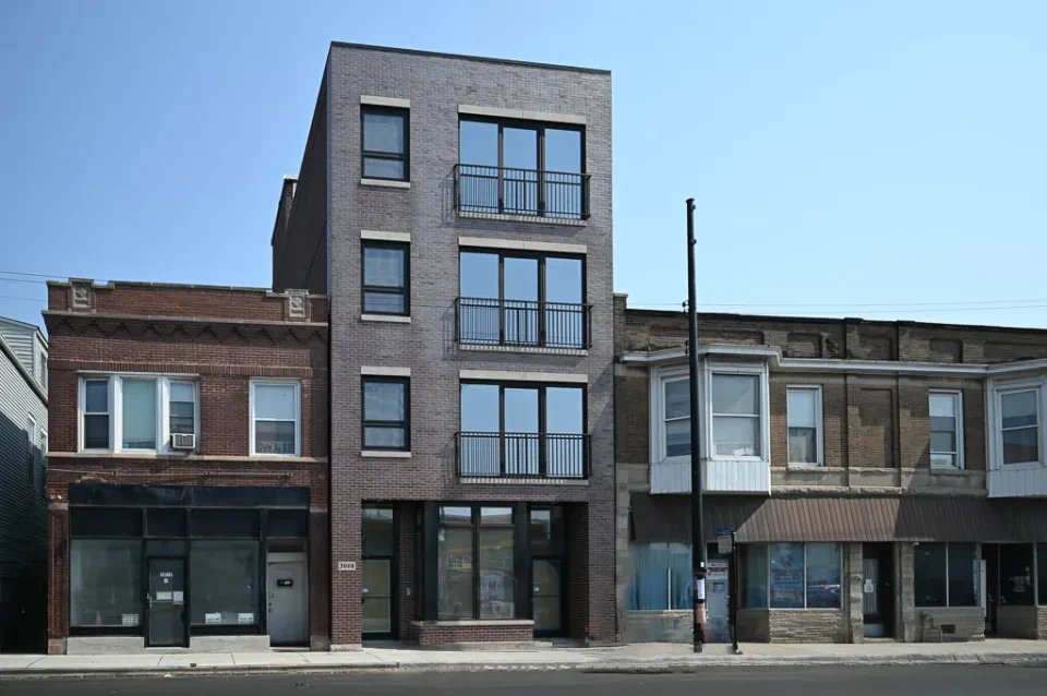 Chicago Apartment: 3008 West Belmont Avenue #4 Chicago, IL 60618