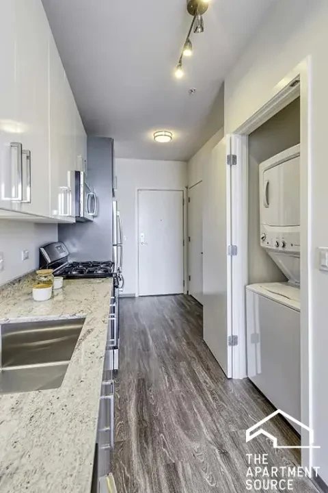 Chicago Apartment: 2340 North California Avenue 413 Chicago, IL 60647