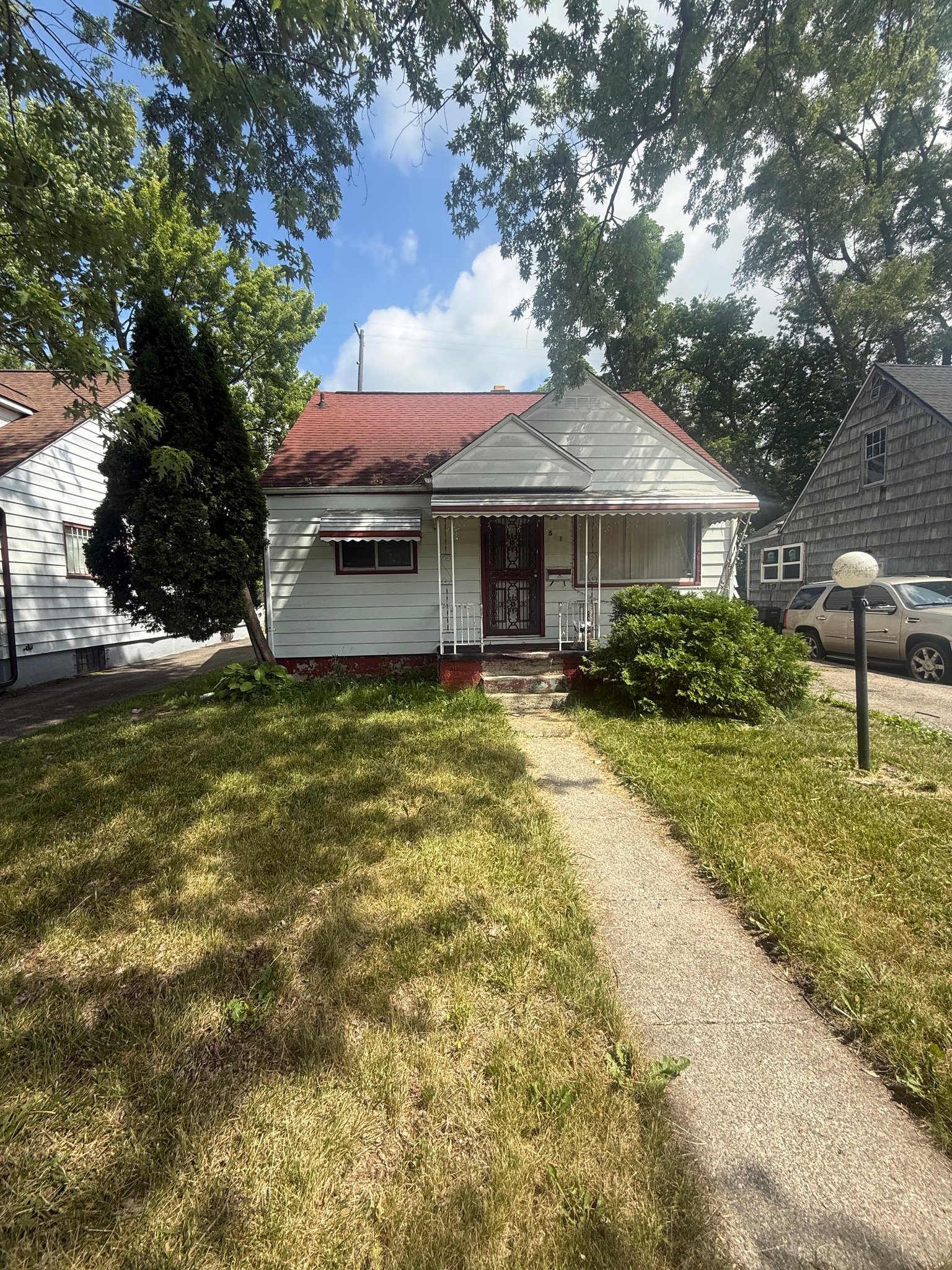 Flint House: 501 E Marengo Ave