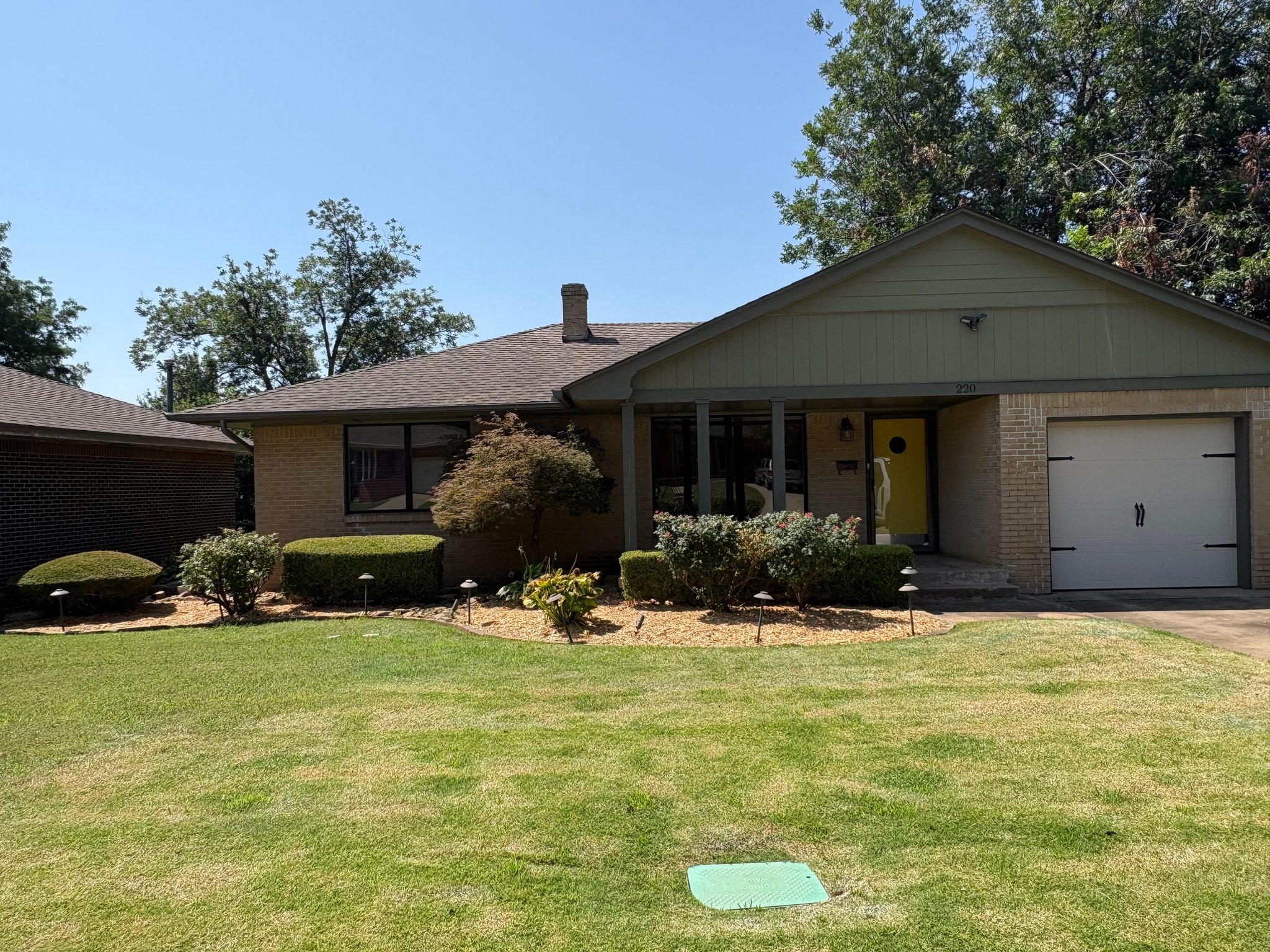 Edmond House: 220 Tullahoma Dr