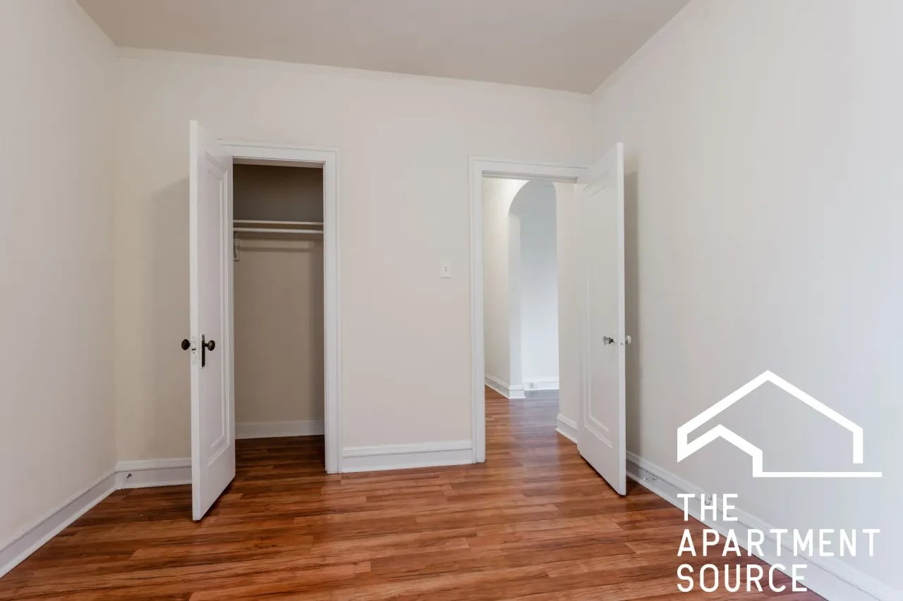 Chicago Apartment: 2536 North Sawyer Avenue #202 Chicago, IL 60647