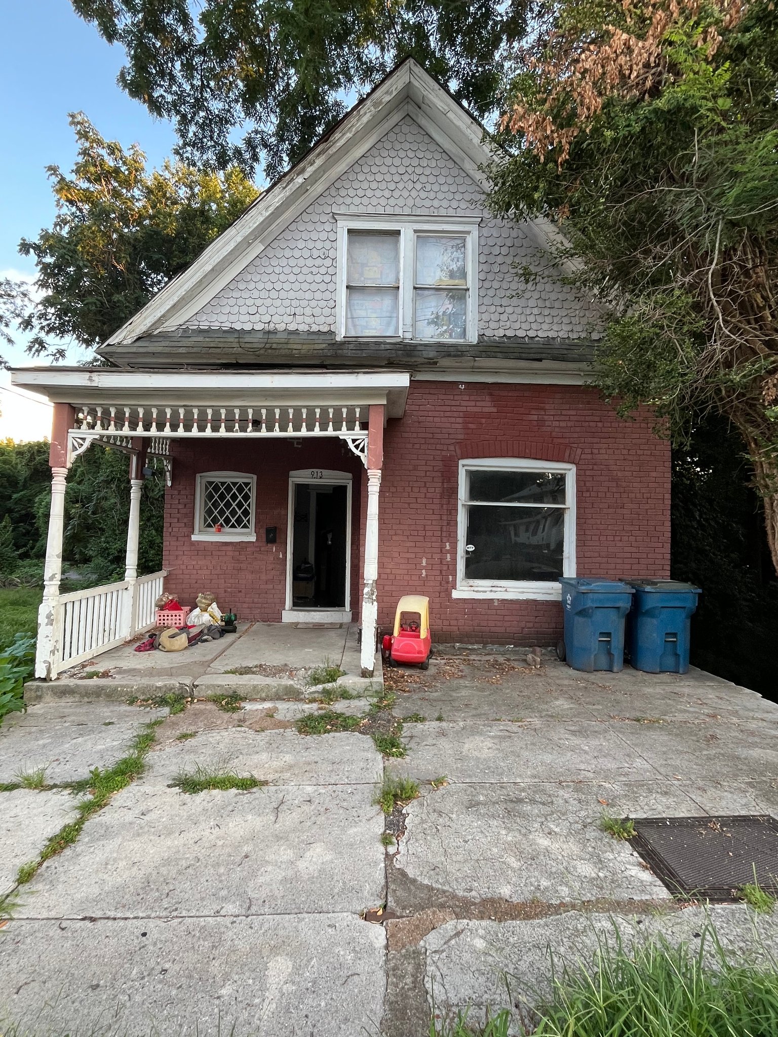 Alton House: 913 Milnor St