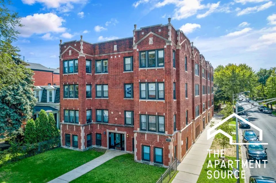 Chicago Apartment: 2455 West Logan Boulevard #3 Chicago, IL 60647