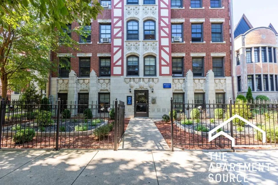 Chicago Apartment: 2420 North Kedzie Boulevard #308 Chicago, IL 60647