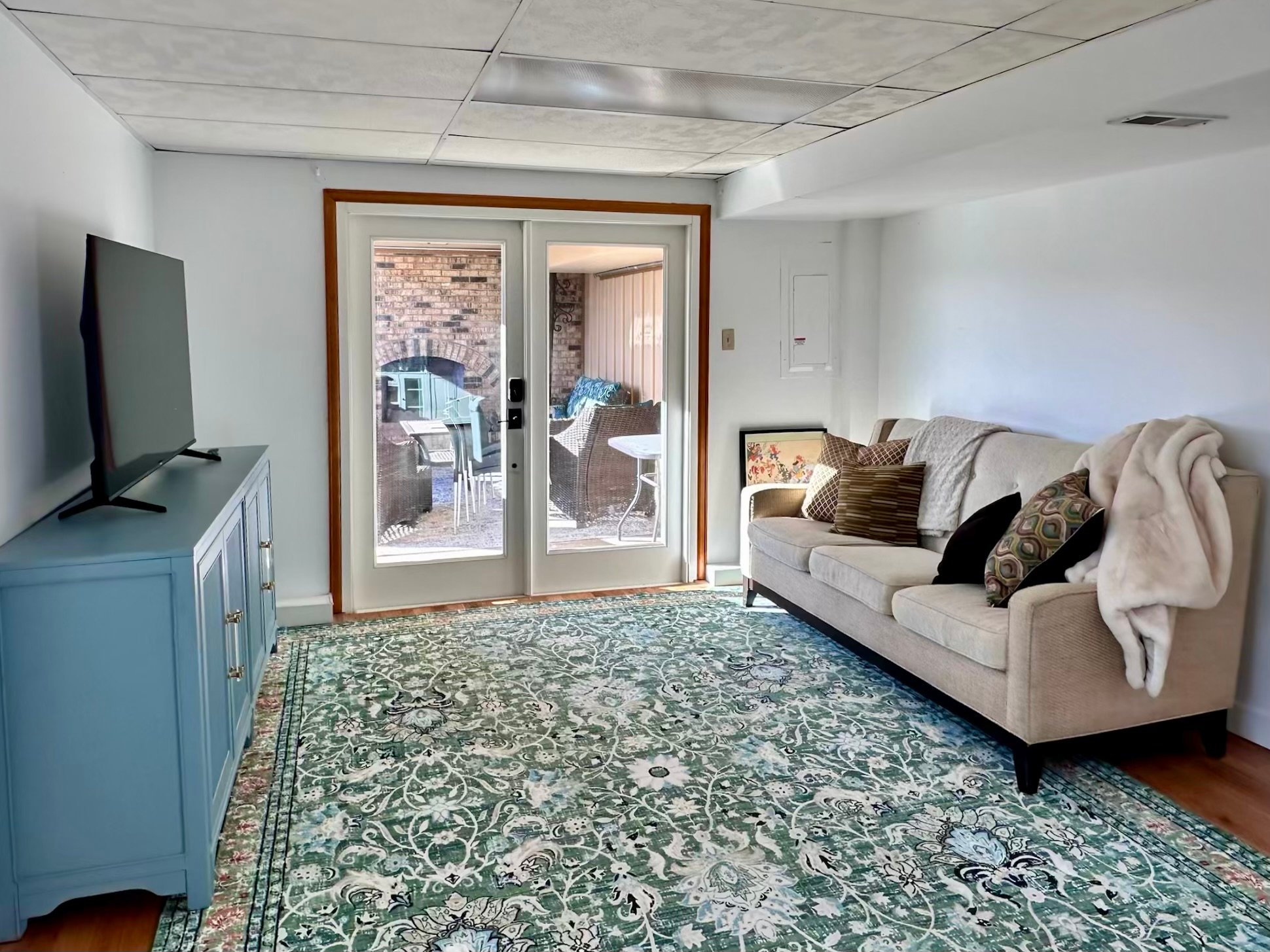 Lakewood House: 2230 South Beech Court
