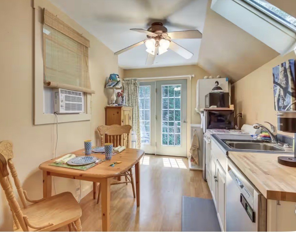 Boothbay House: 448 Wiscasset Rd