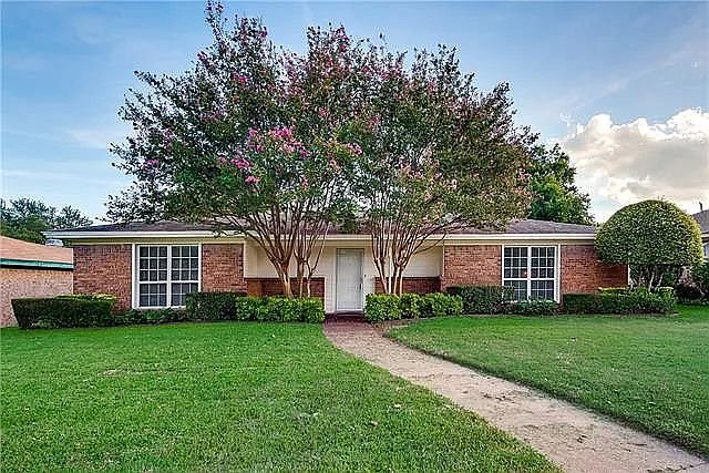Plano House: 2612 E Park Blvd