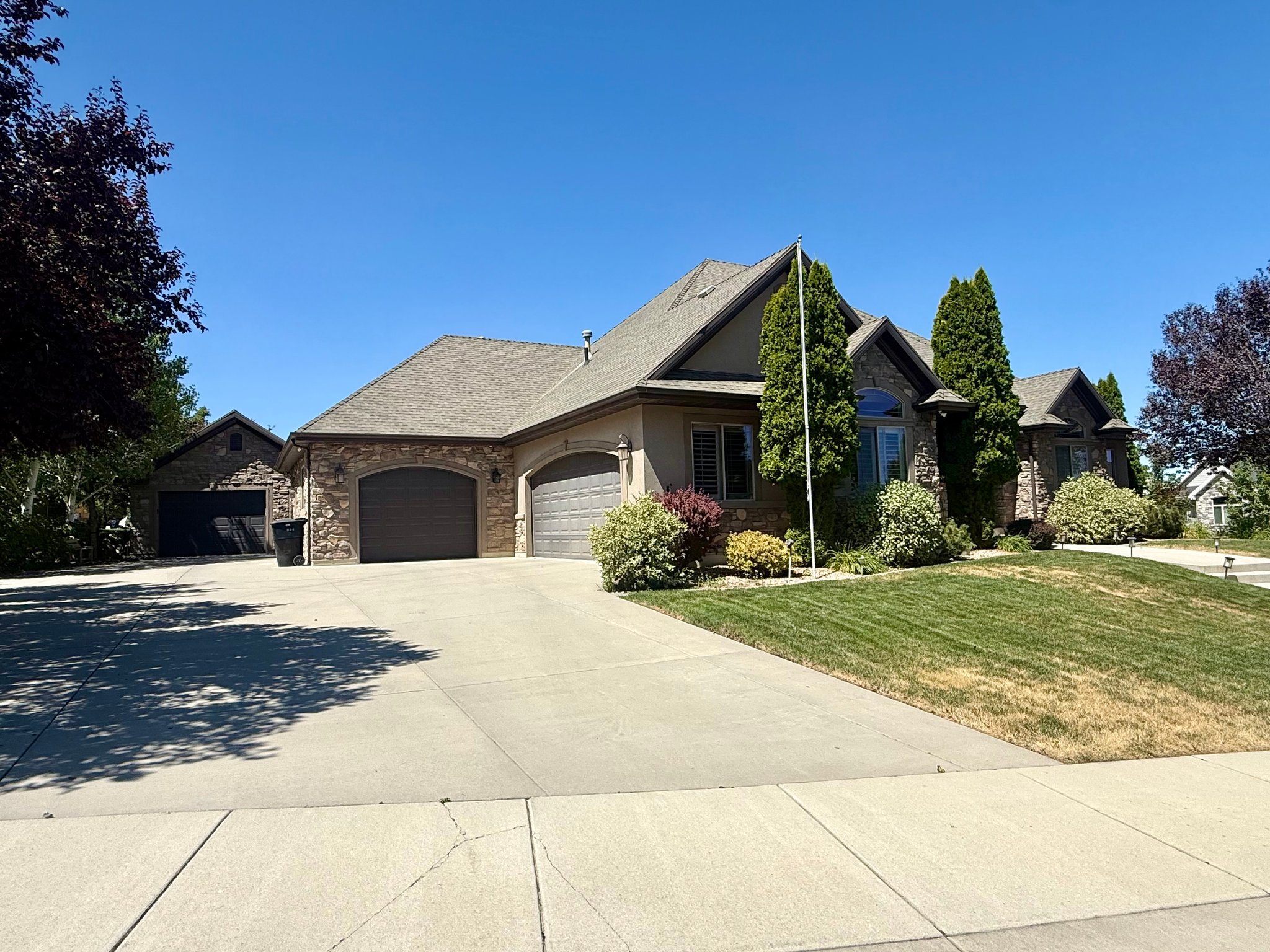 Salem House: 1124 Meadow Sage Cir