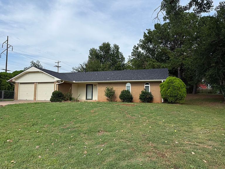 Stillwater House: 1623 E McElroy Pl,