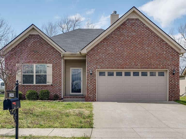 Gallatin House: 1021 Lindyn Lee Way