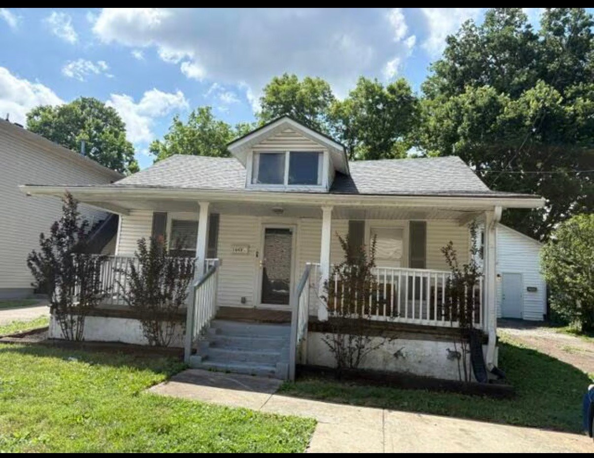 Lexington House: 1043 Crescent Ave