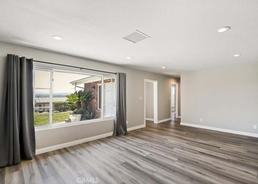 Jurupa Valley House: 5485 Golden West Ave
