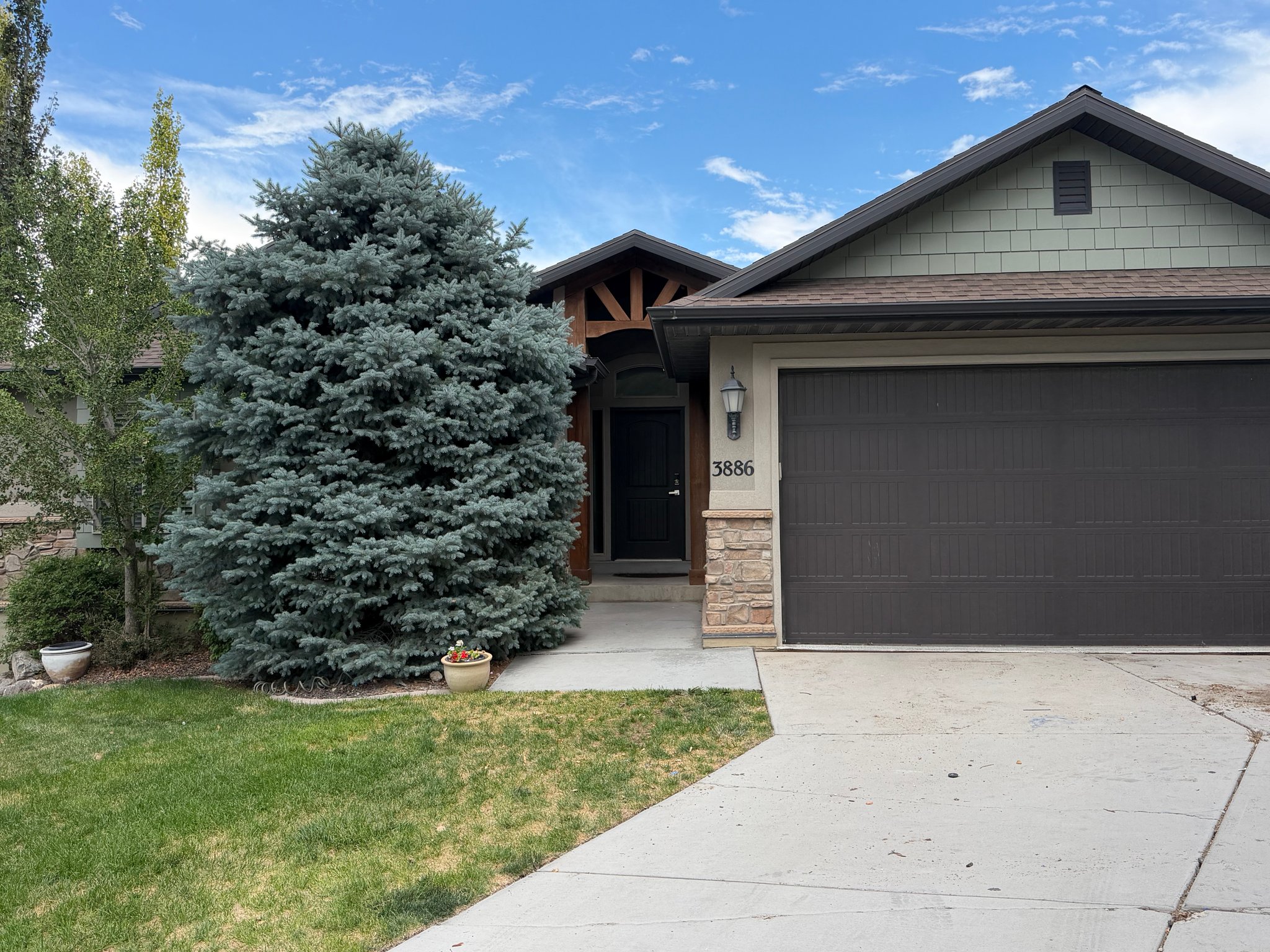 Eagle Mountain House: 3886 E South Pass Cv