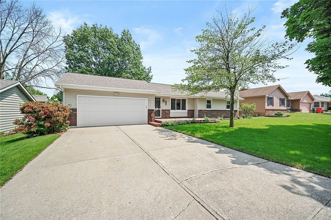 Ankeny House: 1201 SE Hayes Dr