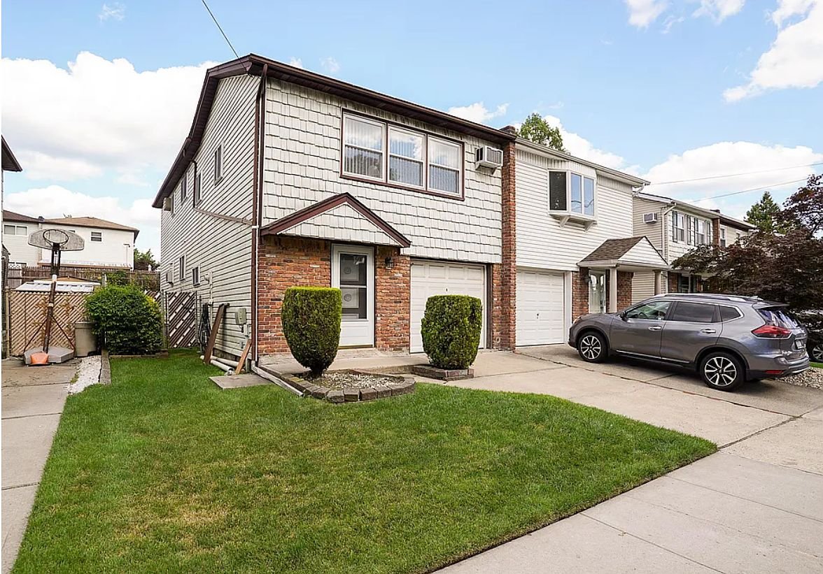 Staten Island House: 240 Woodrow Rd