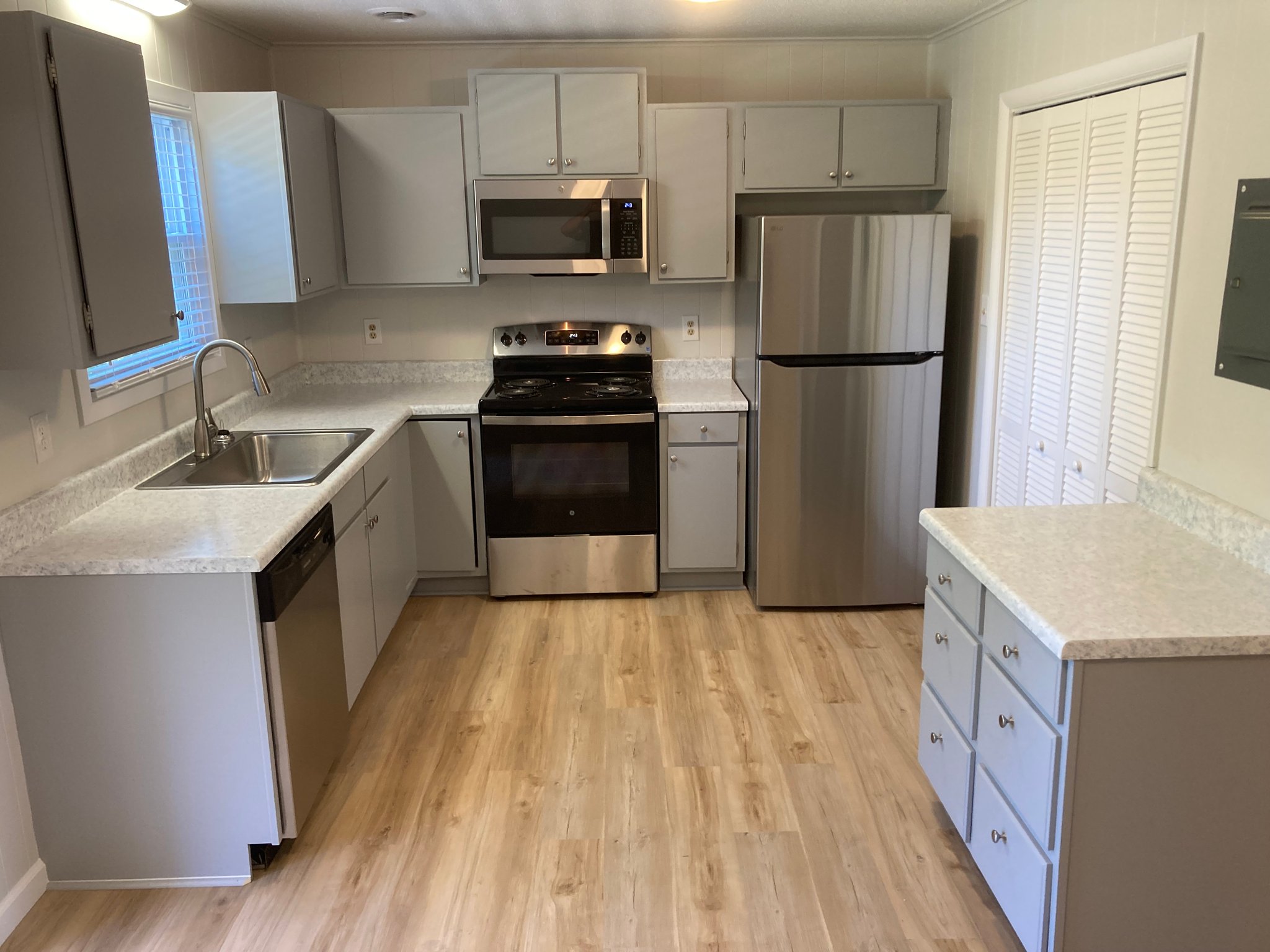 Piney Flats Apartment: 261 Carlton Lane