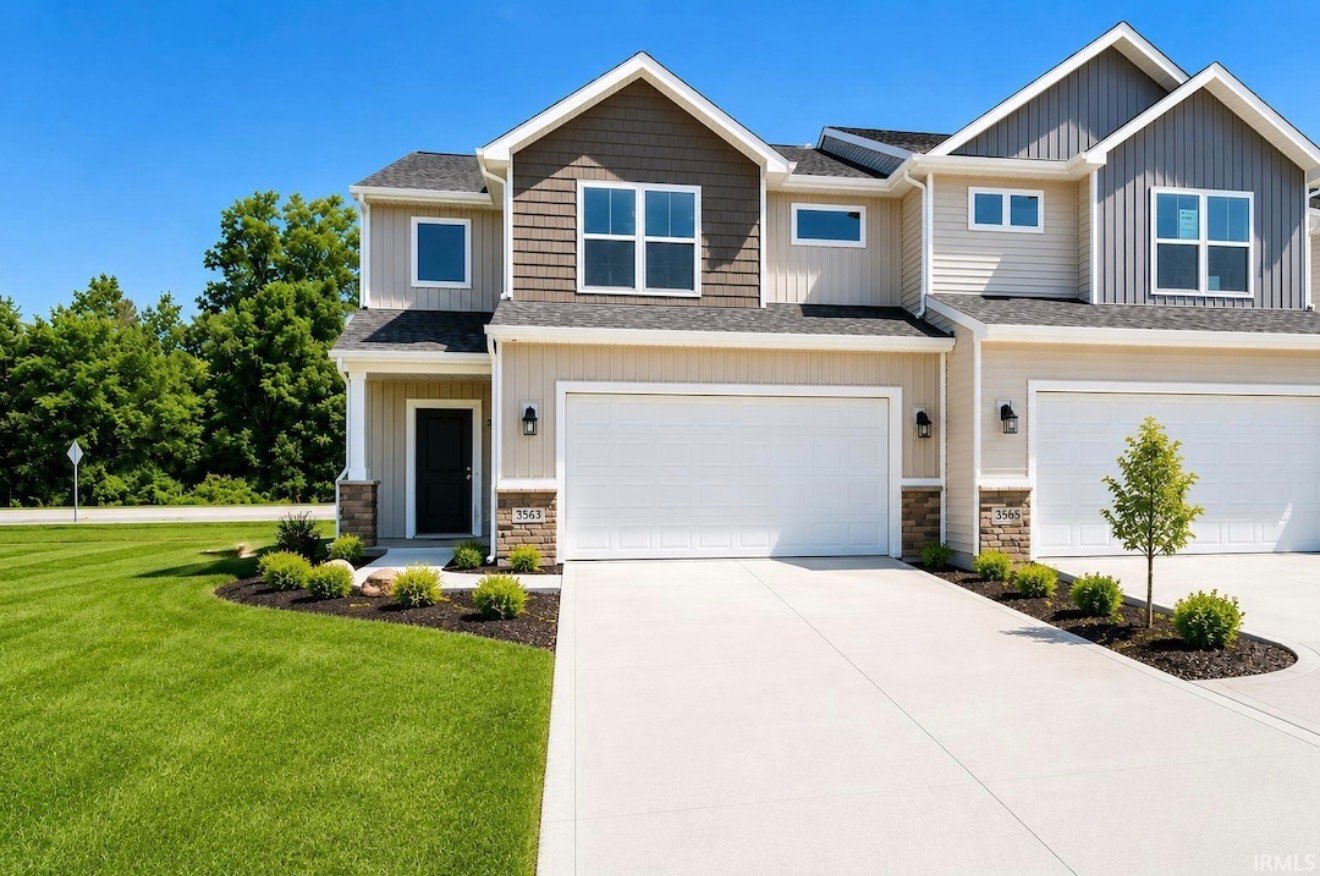 New Haven Townhome: 3563 Canal Square Dr
