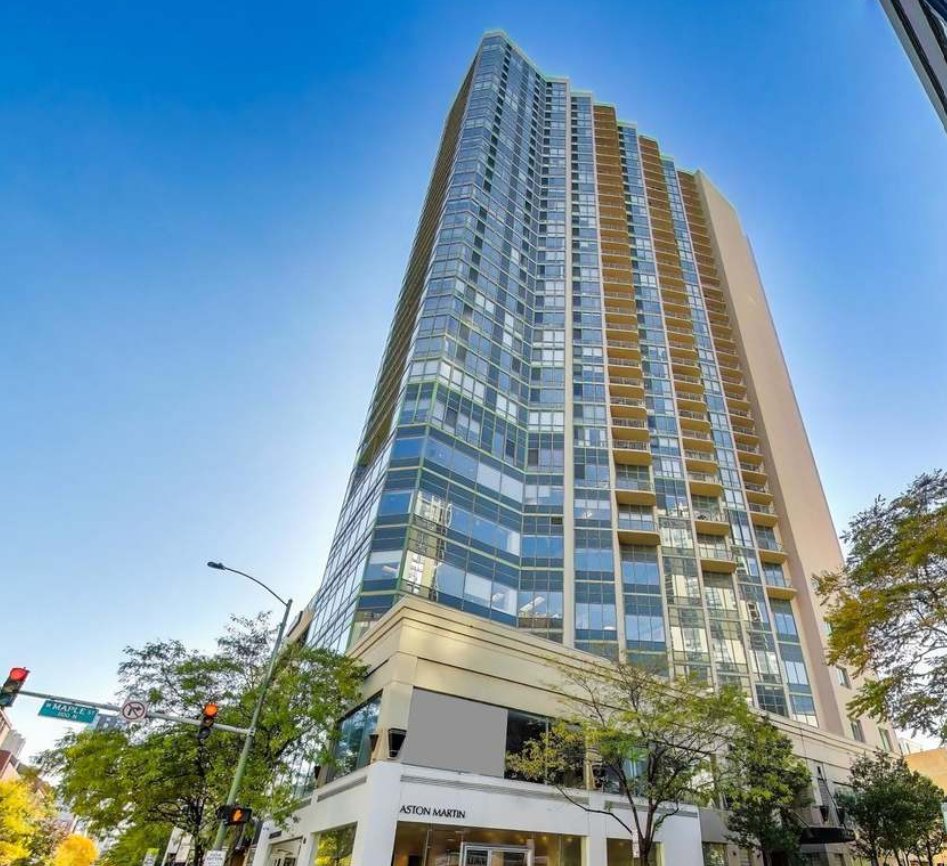 Chicago Condo: 111 W Maple St