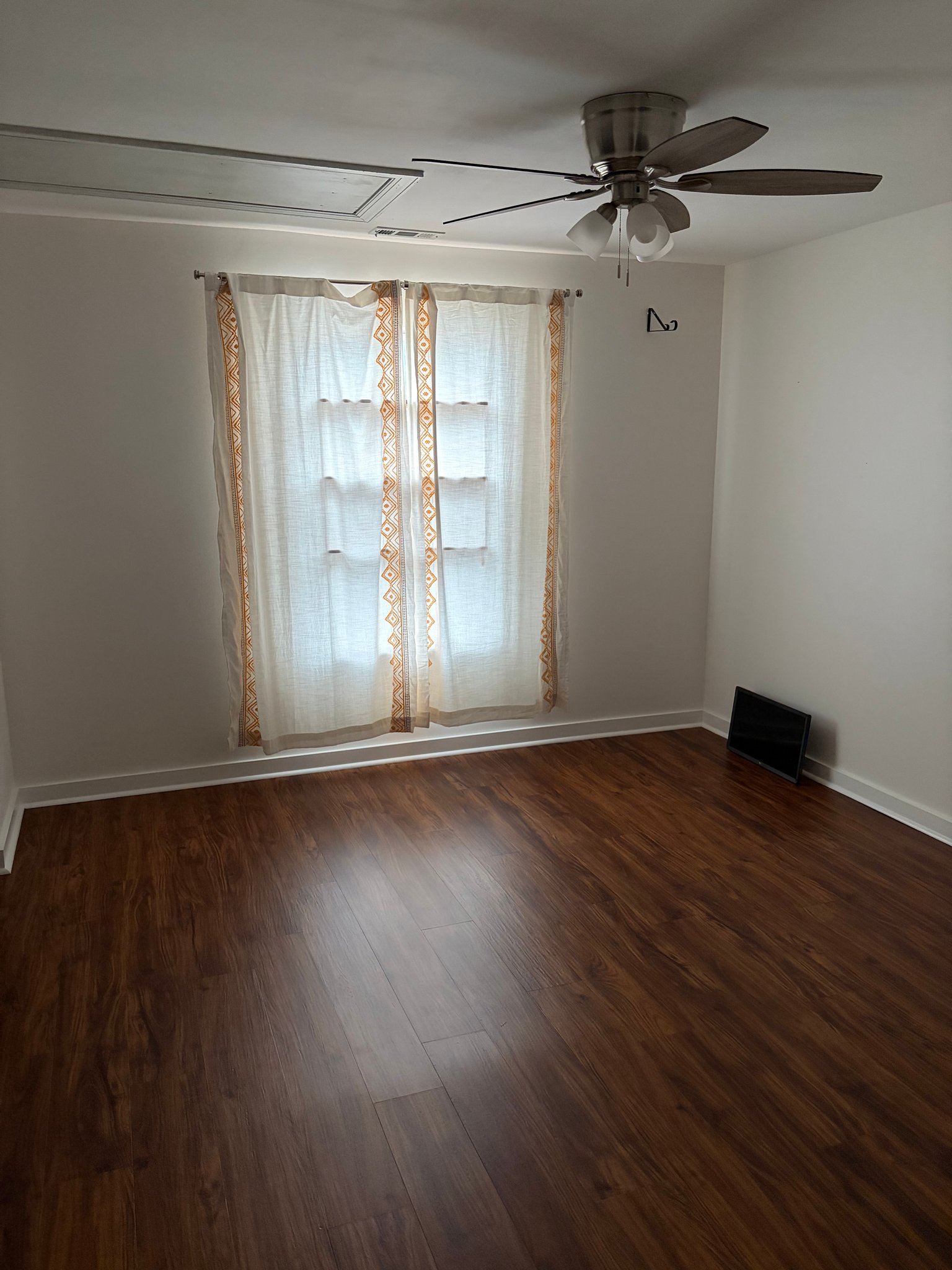 Virginia Beach Single Room: 2128 Retreat Ct