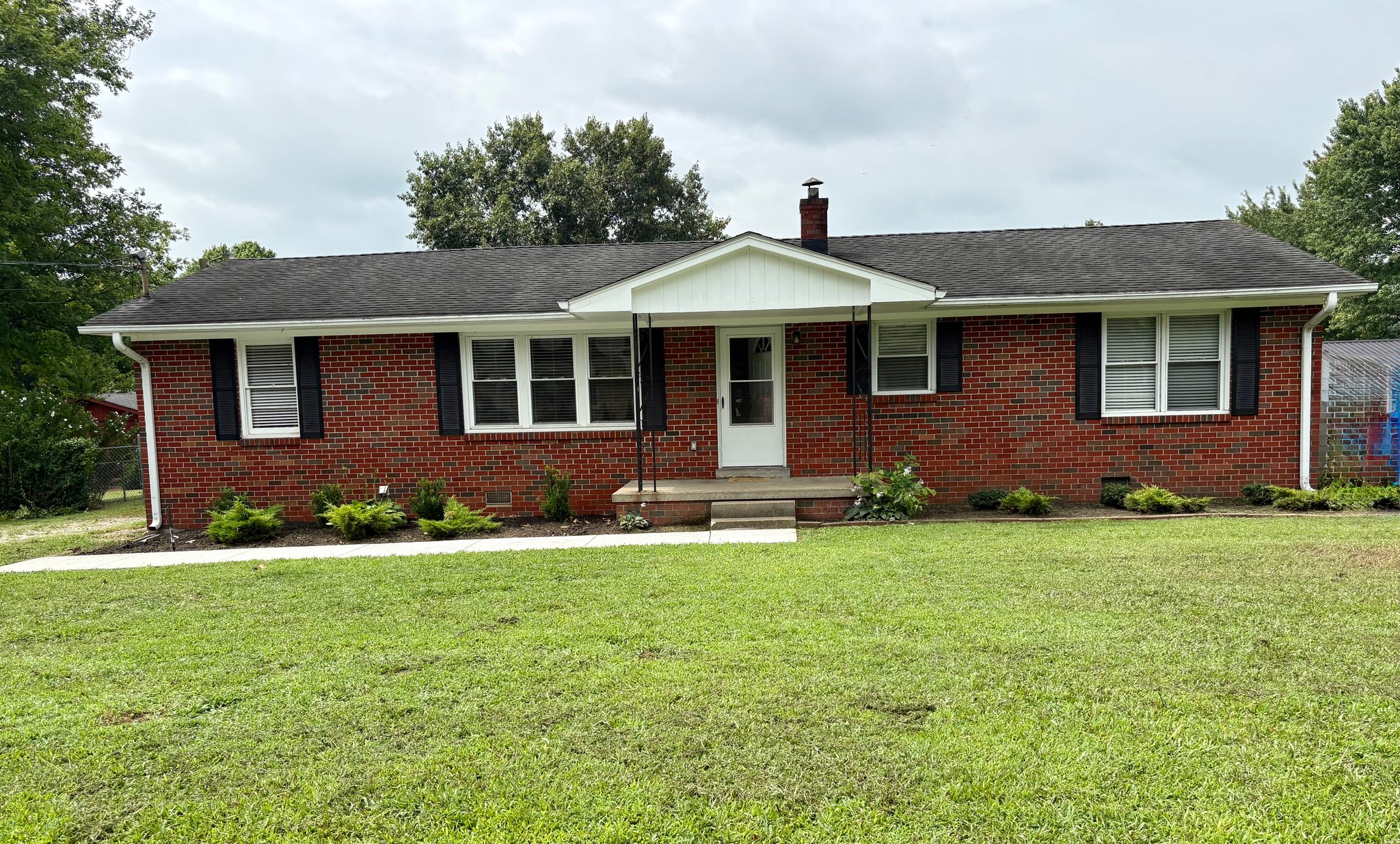 Franklin House: 834 Strawberry Ln