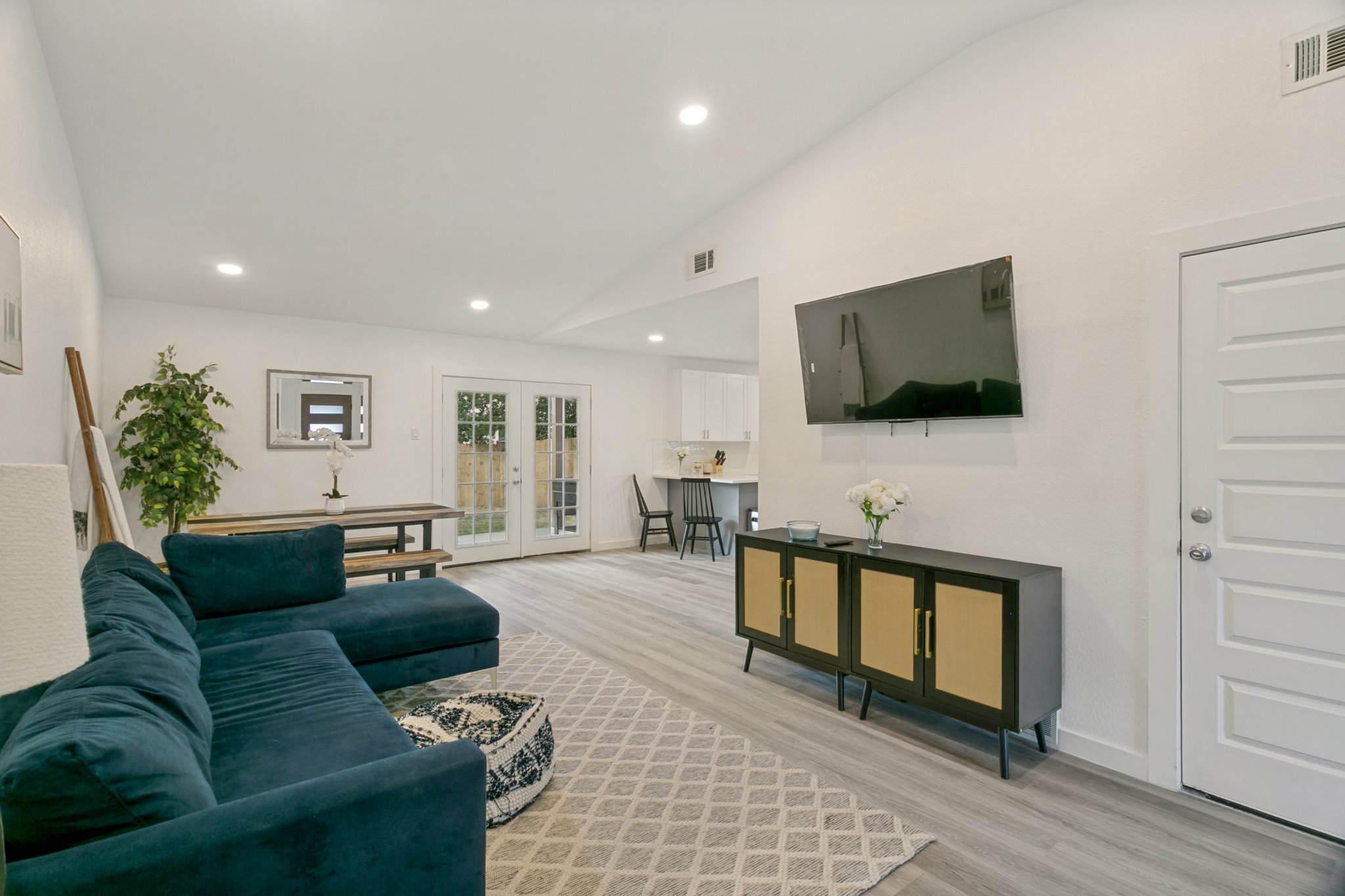 Lewisville House: 1273 Palisades Drive