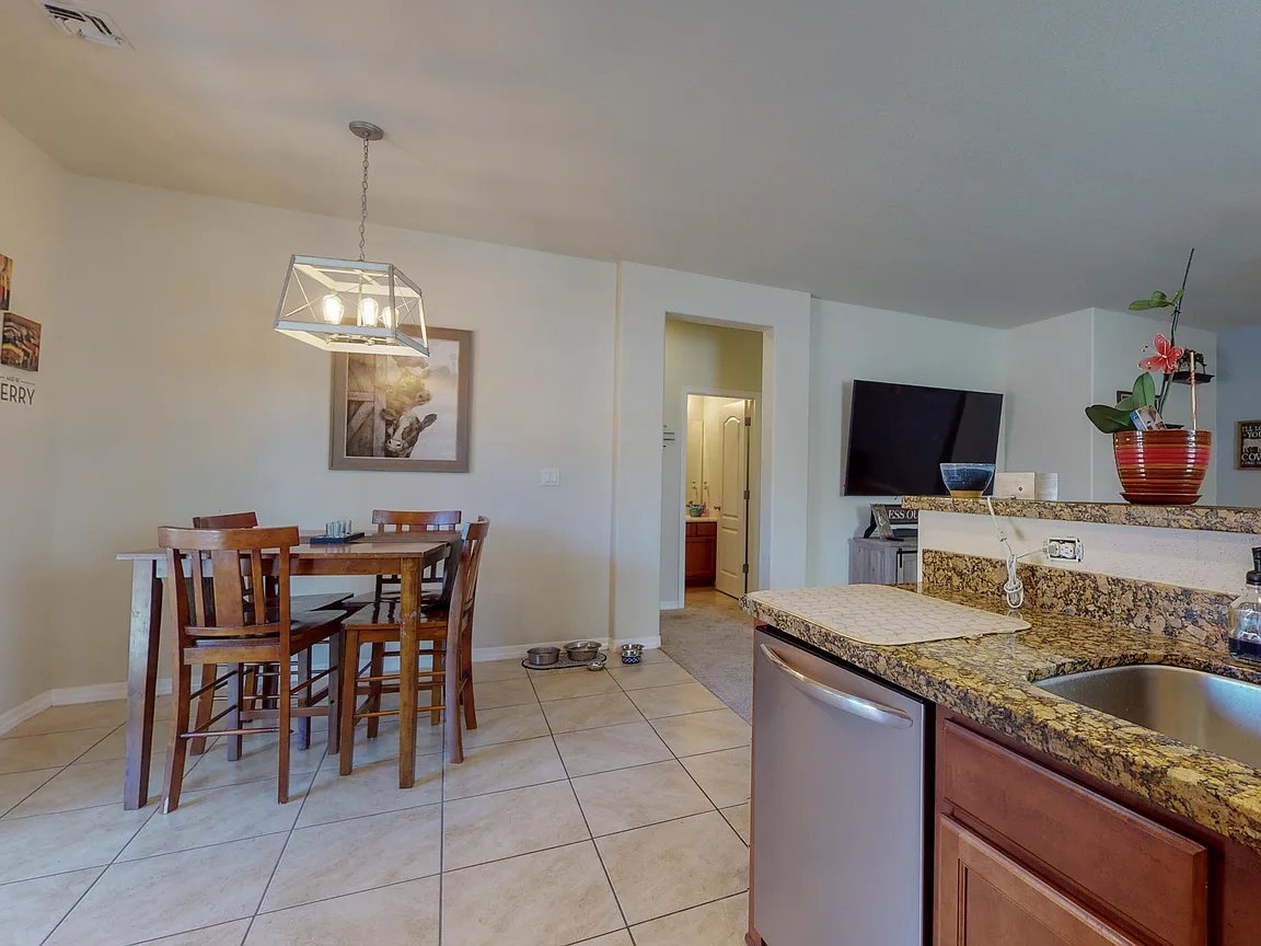 Rio Rancho House: 212 El Camino Loop NW