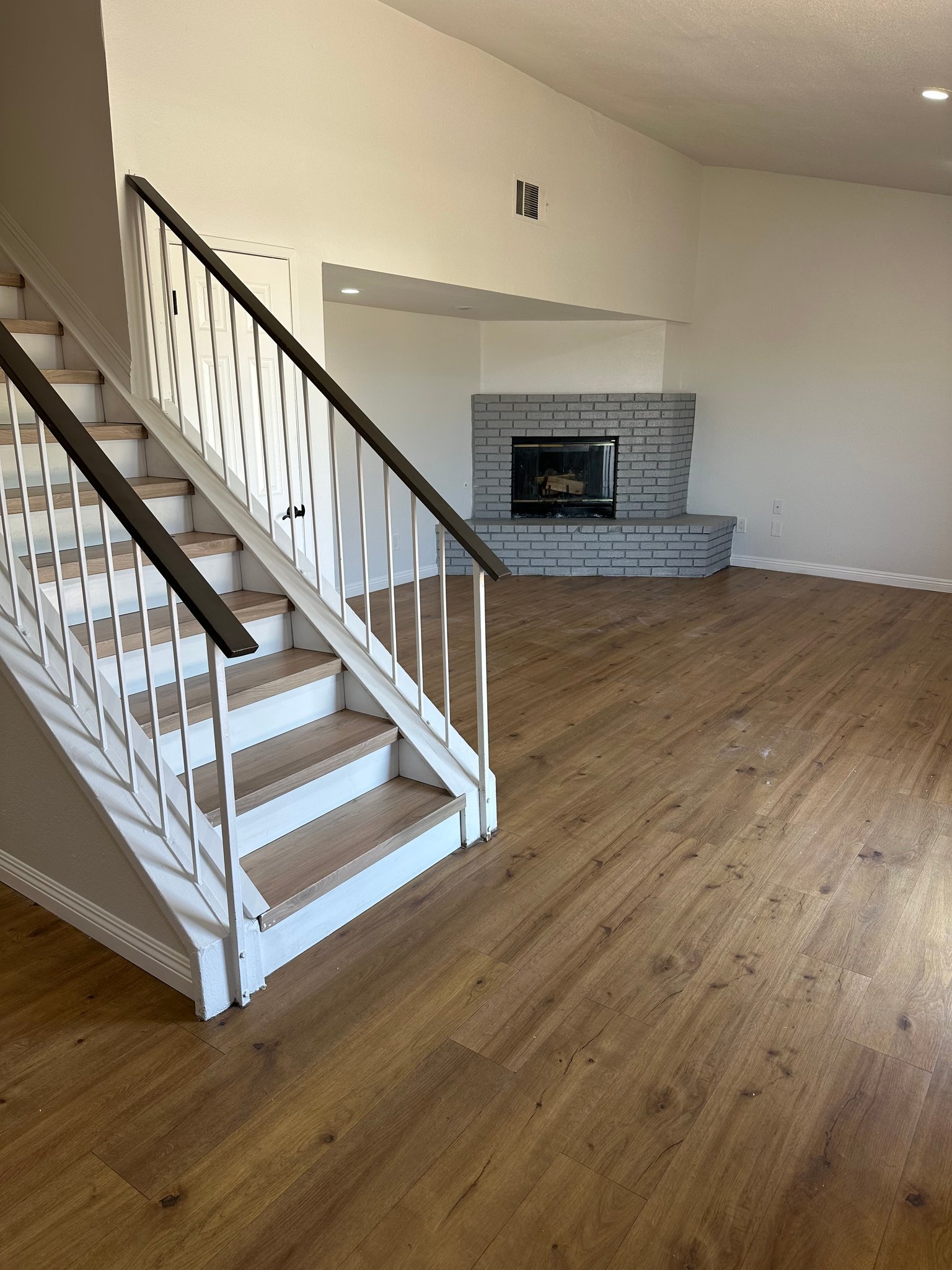 Apple Valley Apartment: 15978 Muni Rd
