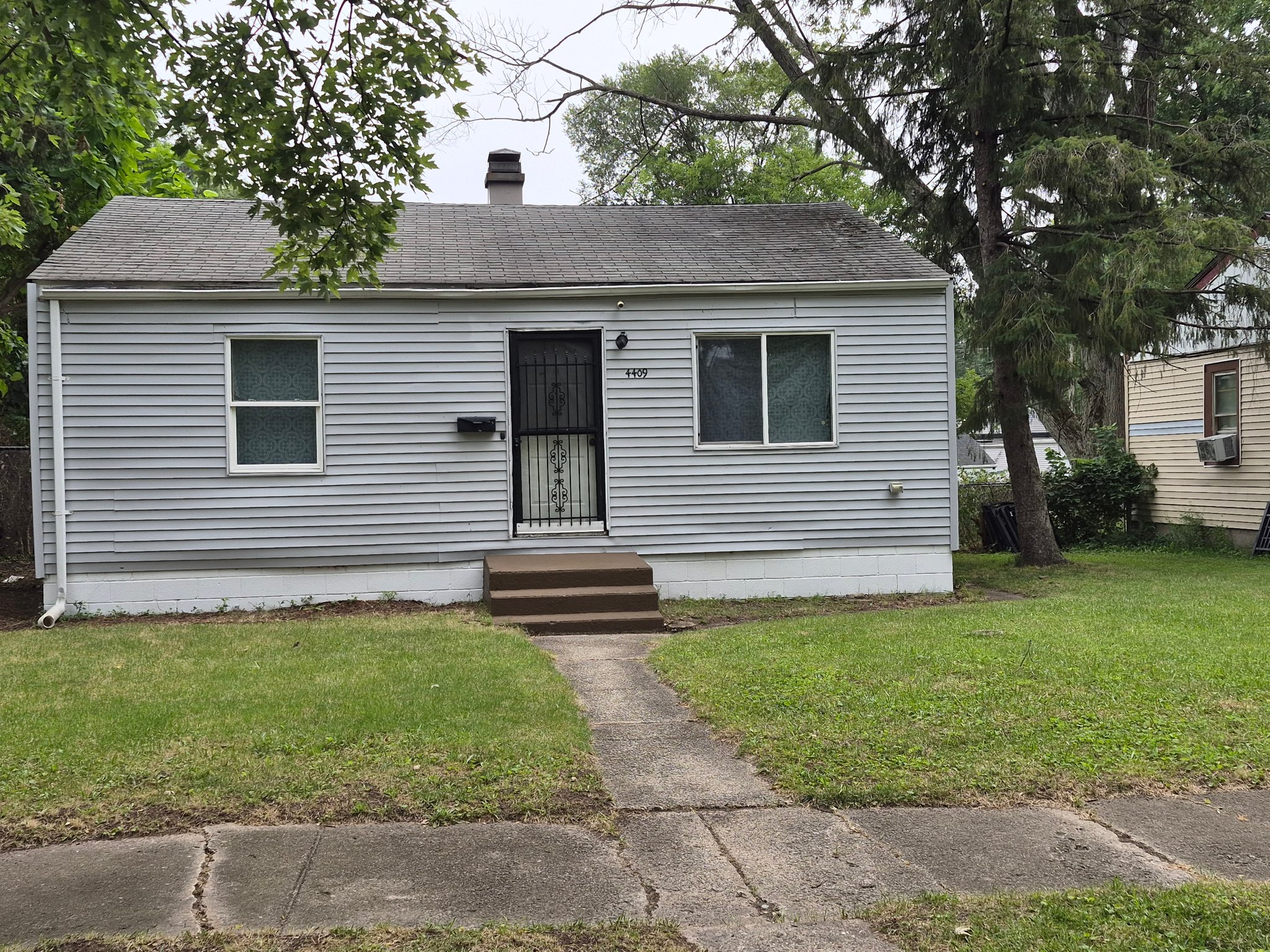 Gary House: 4409 Virginia