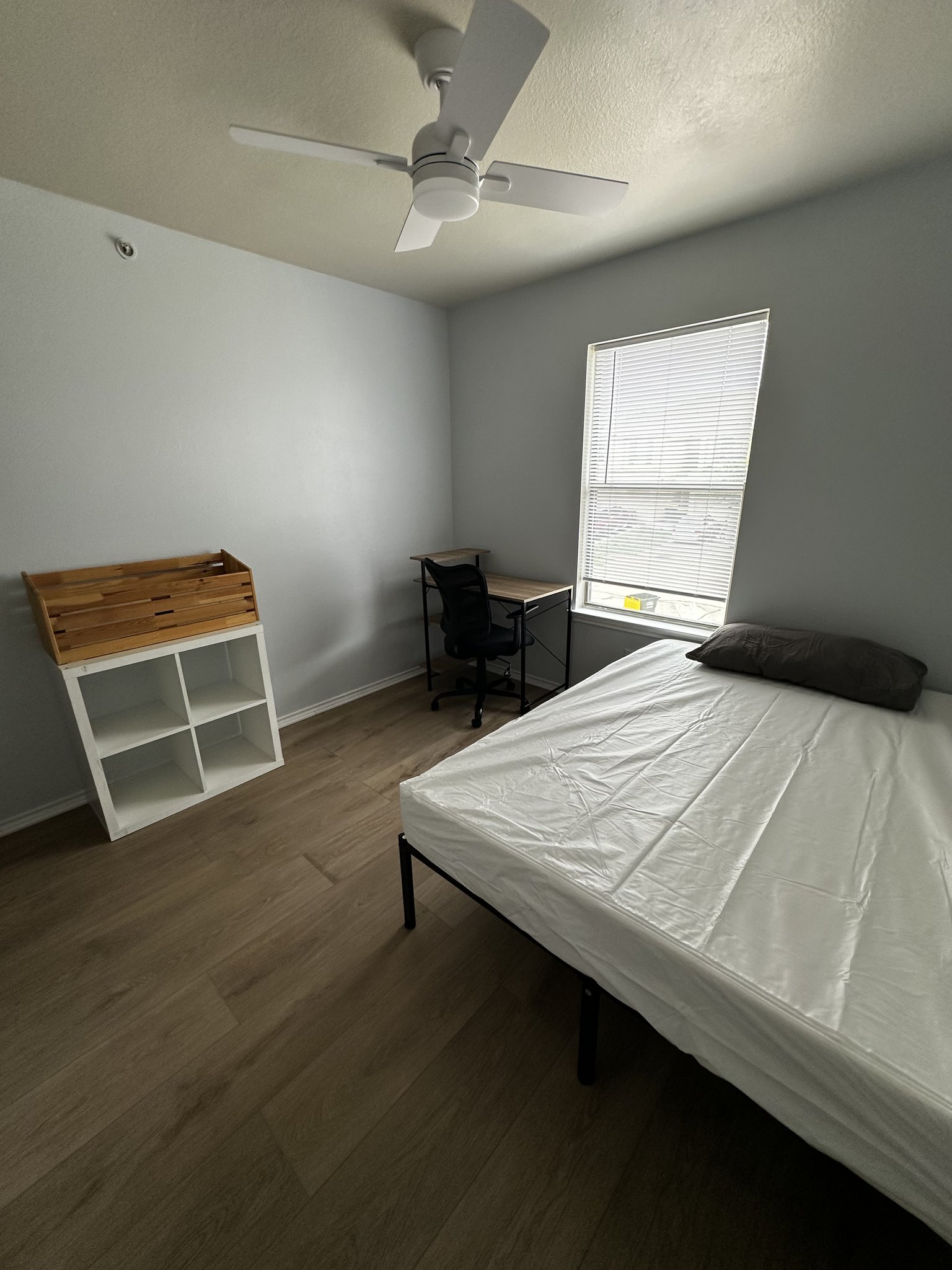 Universal City Single Room: 10702 Mathom Landing
