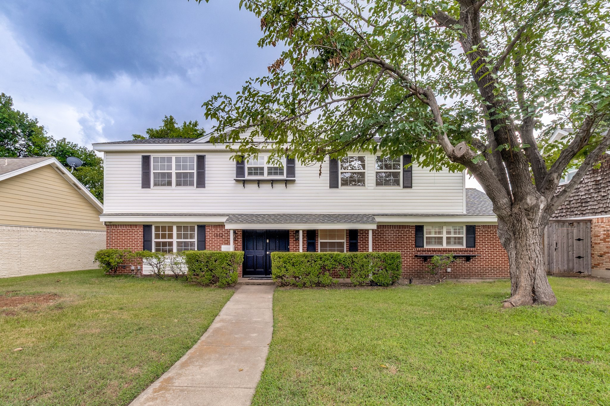 Dallas House: 1832 Wonderlight Ln