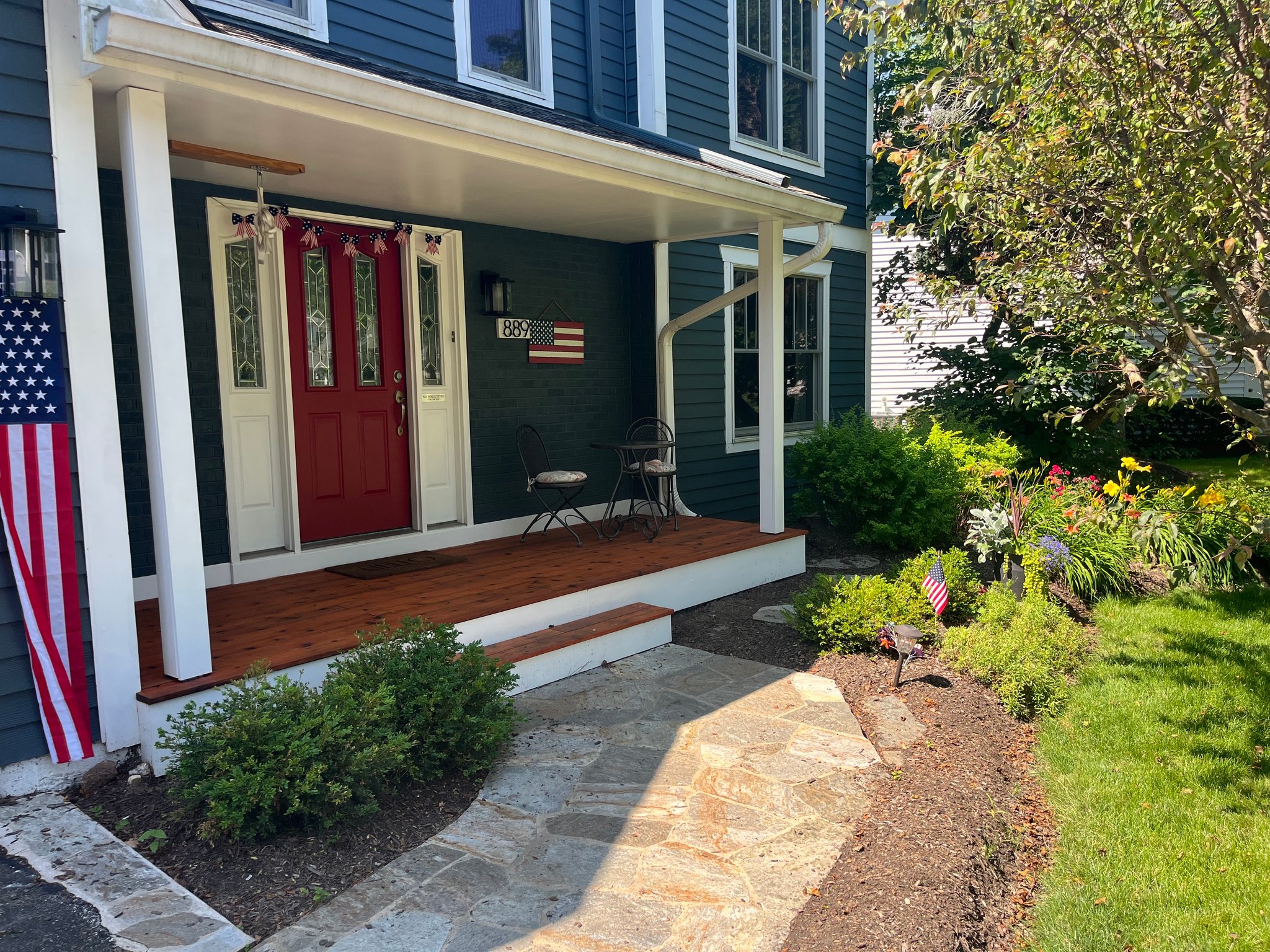 Palatine House: 889 E Stonebridge Ct