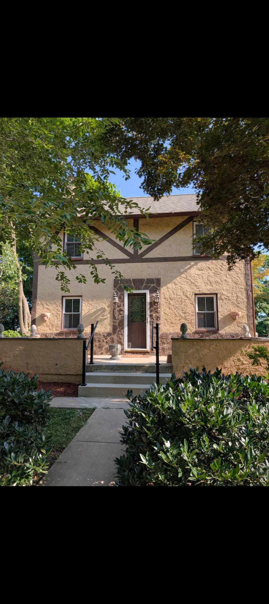 Wayne House: 966 Upper Gulph Rd