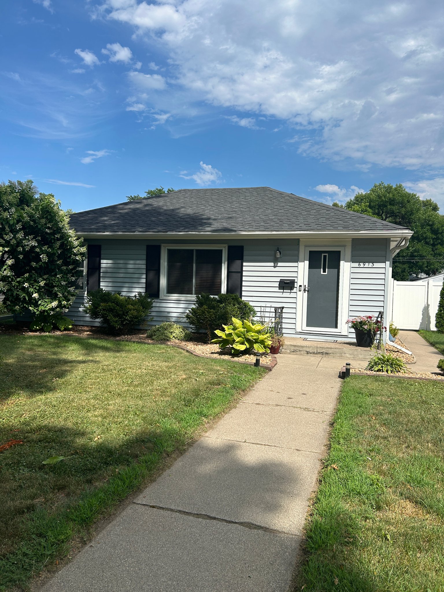 Richfield House: 6913 Sheridan Ave S