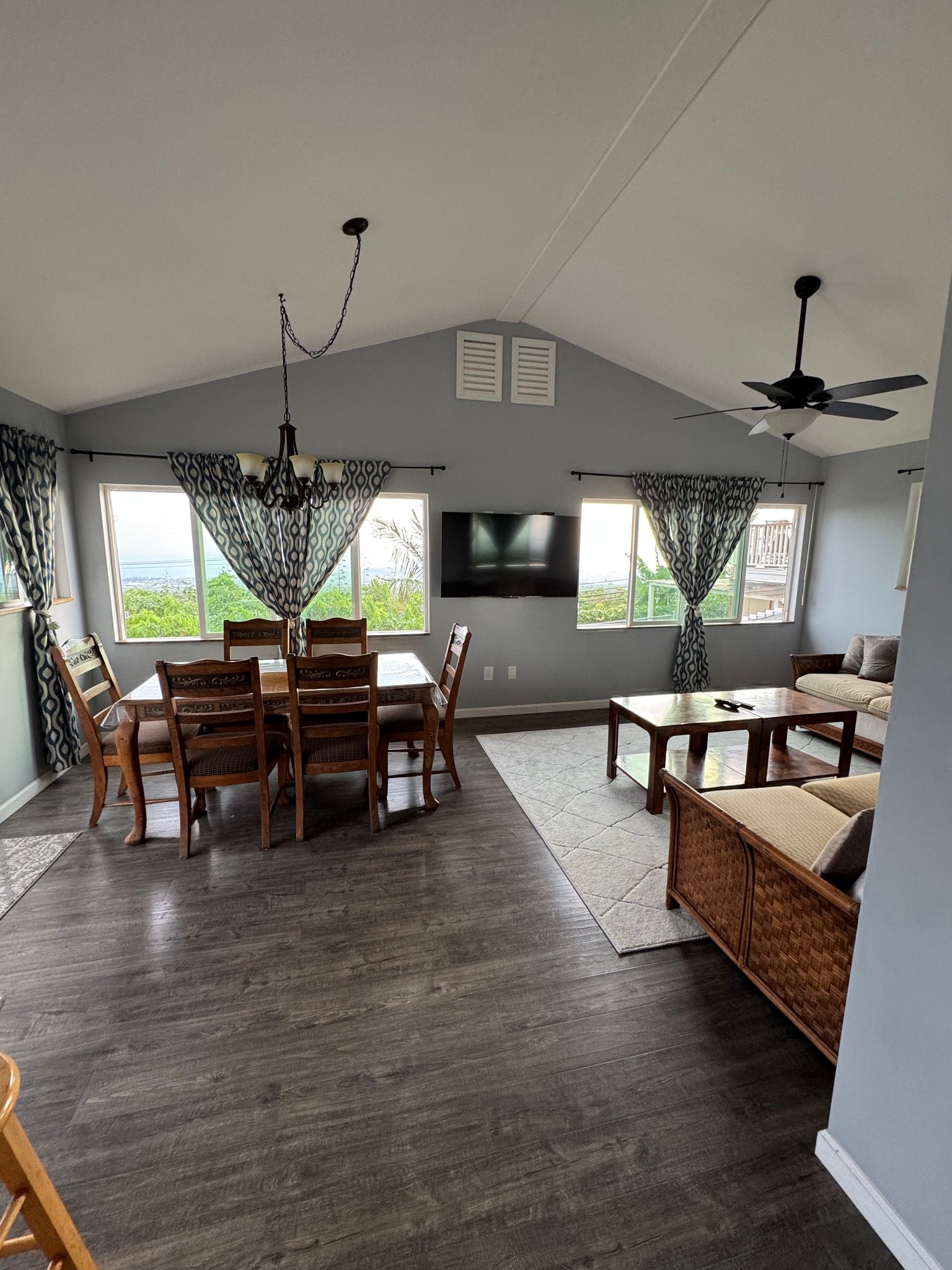Kailua Kona Multiplex: 74-5216 Kihawahine Pl