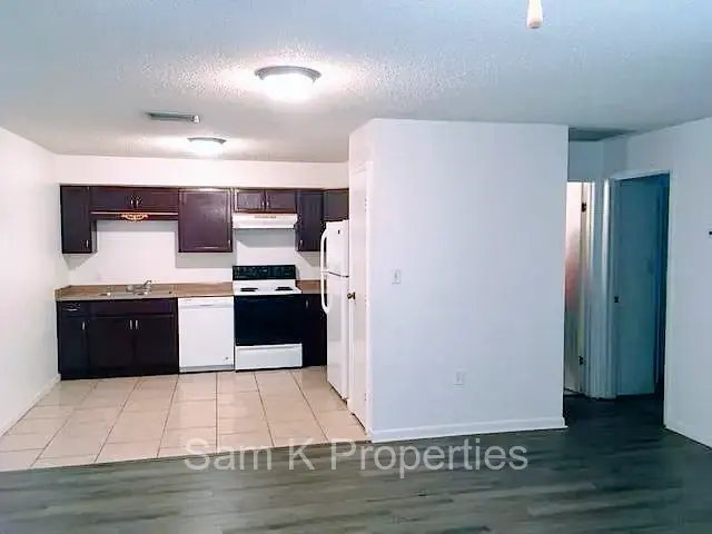 Lakeland Townhome: 331 W Alamo Dr