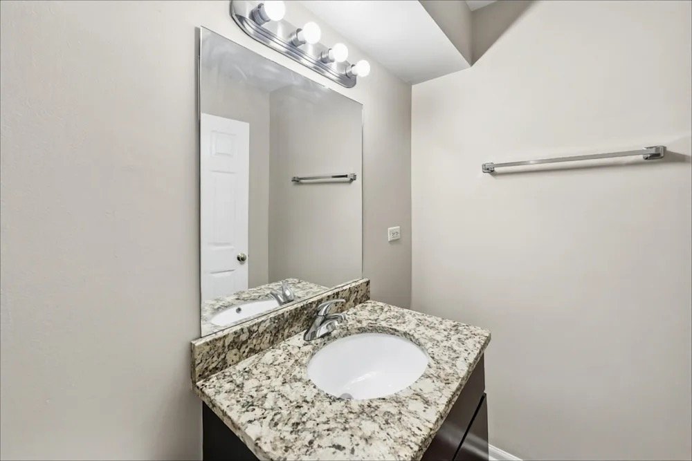 oak forest House: 16460 Roy St