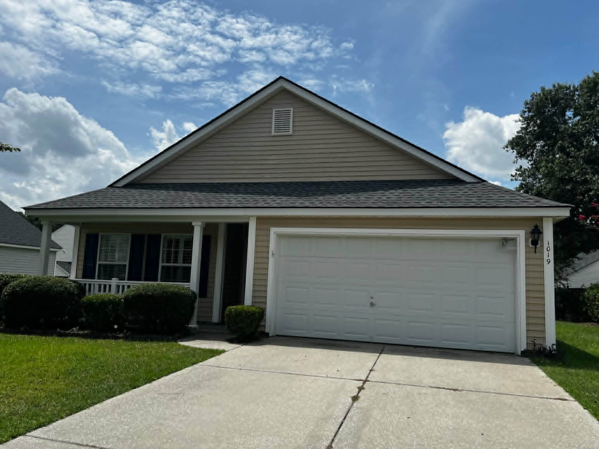Moncks Corner House: 1019 Golden Aspen Drive