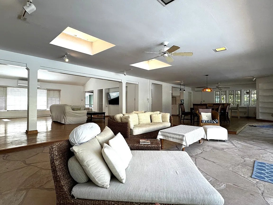 Honolulu House: 4694 Kolohala St