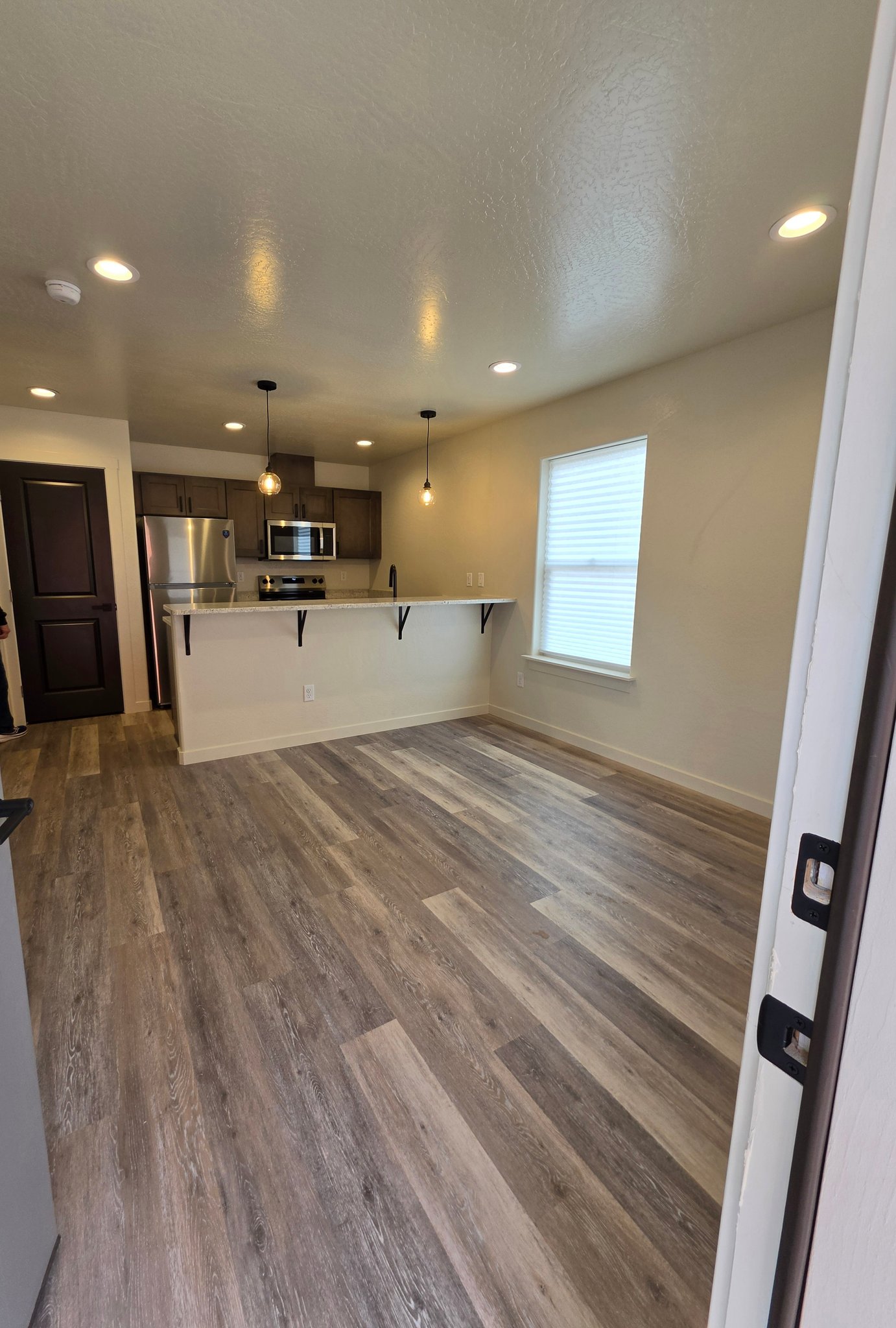 Brookings Apartment: 551 1/2 Fern Ave