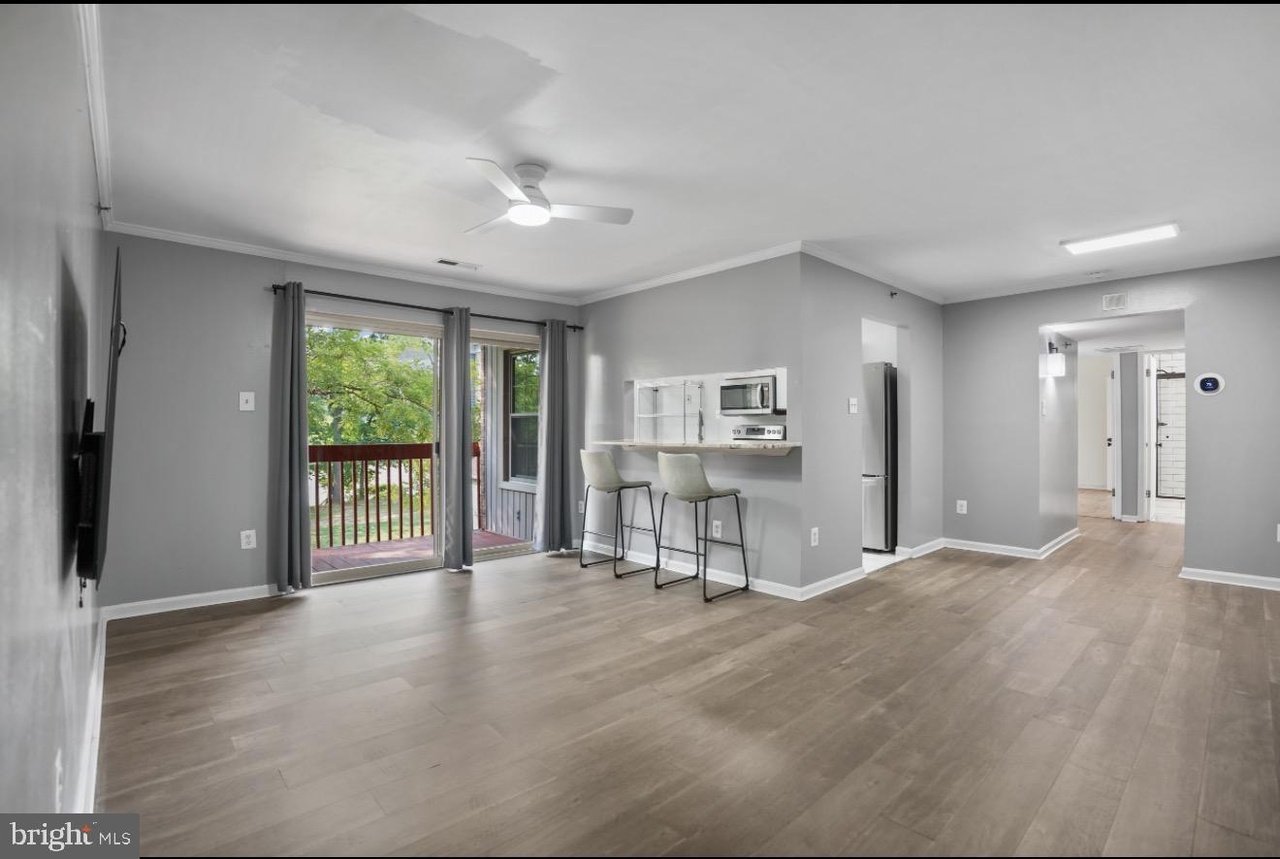 ESSEX Condo: 4 CEDAR VALLEY PL