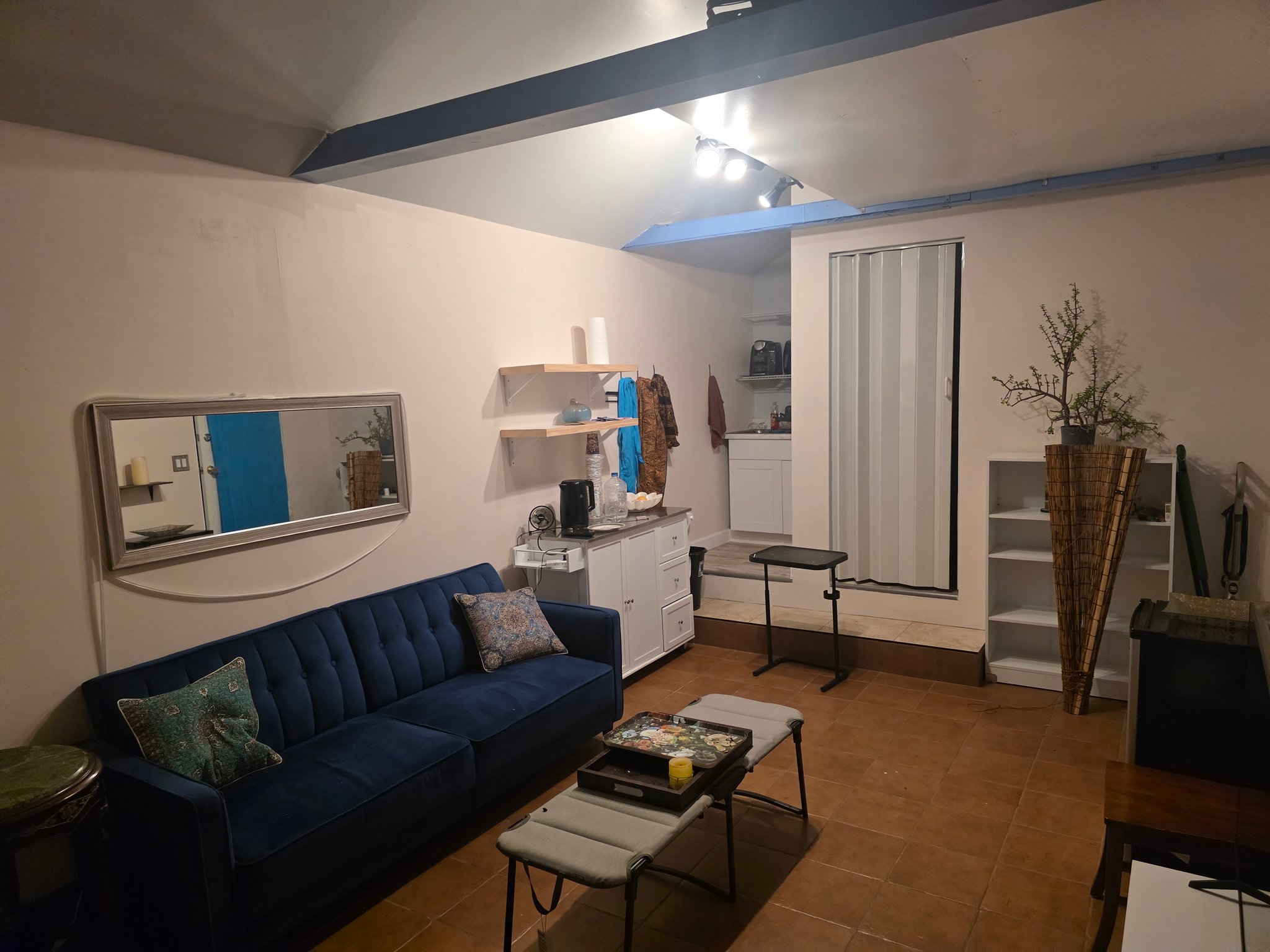 Los Angeles House: 1748 Wellesley Ave