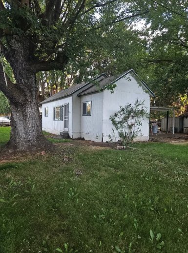 Yakima House: 11203 Wide Hollow Rd
