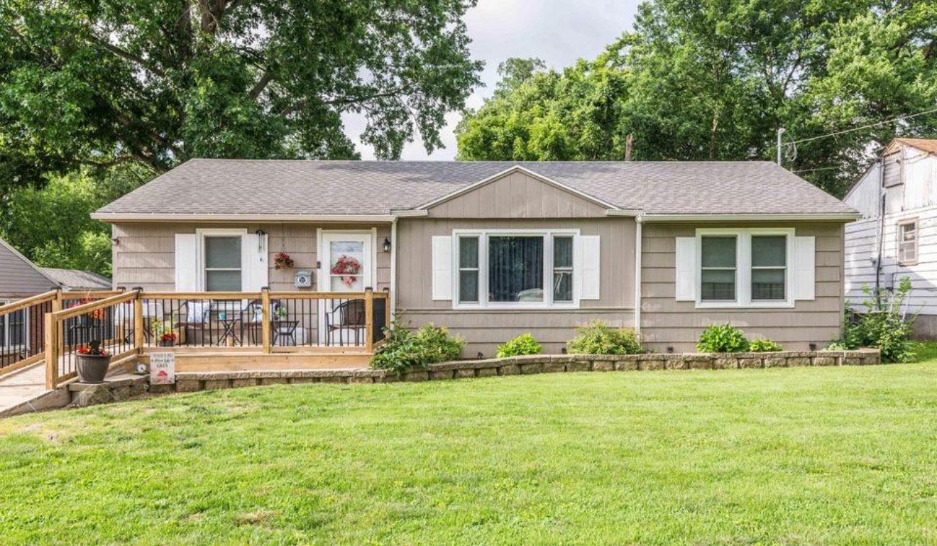 Jefferson City House: 2217 Oakview Dr