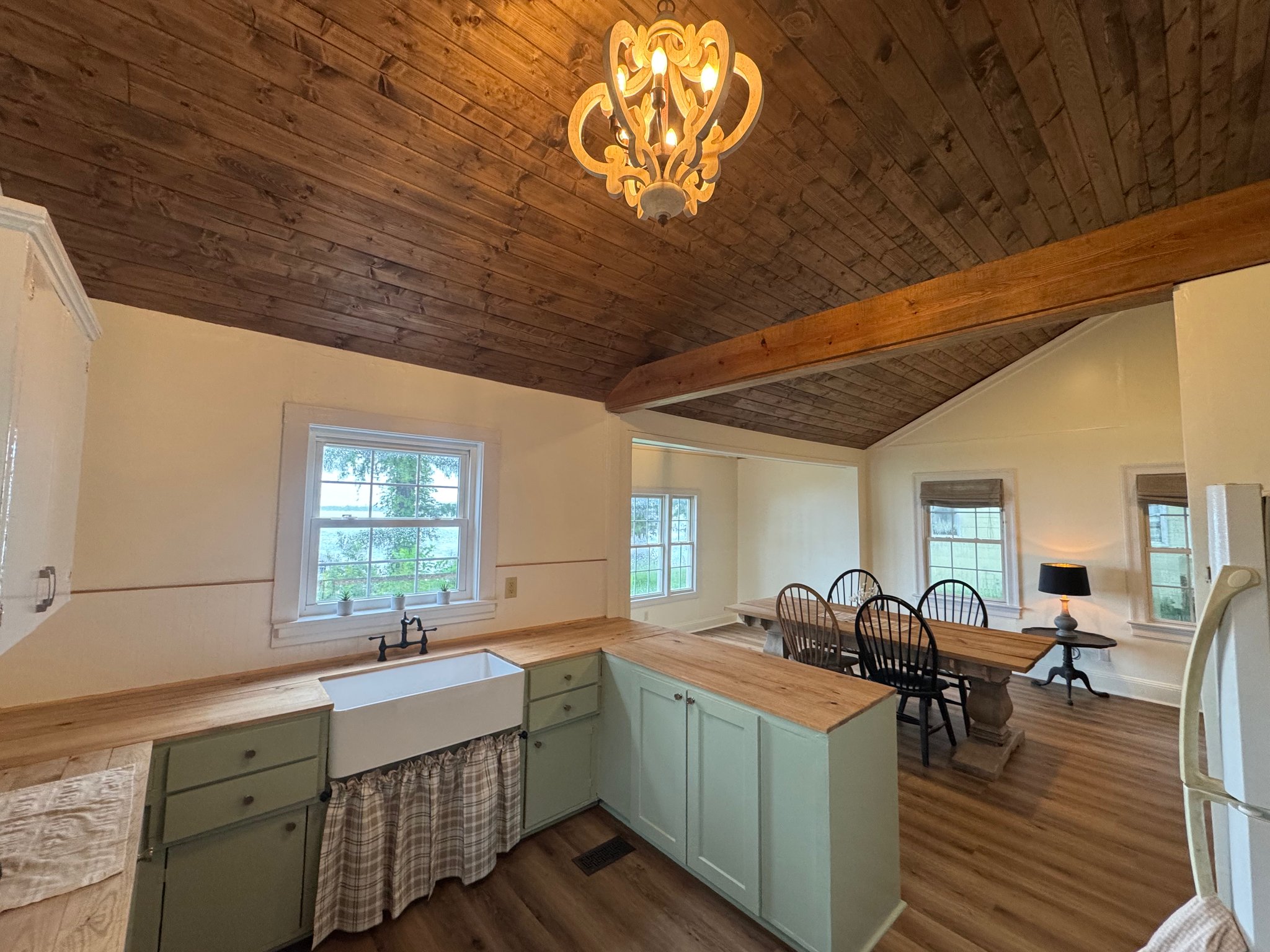 New Bern House: 810 Neuse Dr