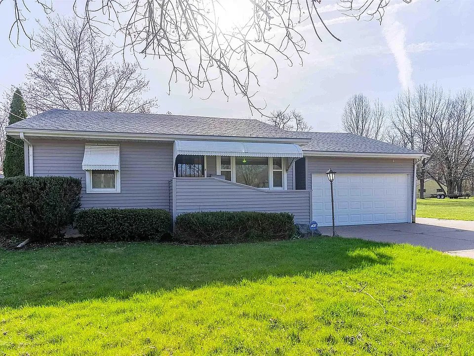 East Peoria House: 224 Baylor St